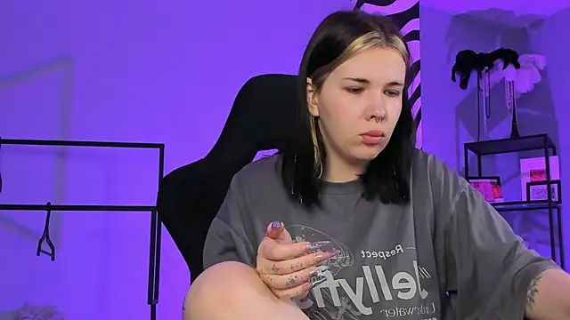 AliceSunday online show from 11-07-25, 01:54