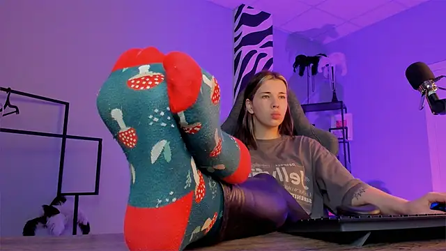 AliceSunday online show from 11-22-25, 05:06