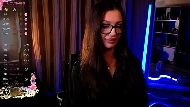 Snapshot of Laura_Bess chatting on 09-24-25, 04:46 Laura Bess online show from 09-24-25, 04:46