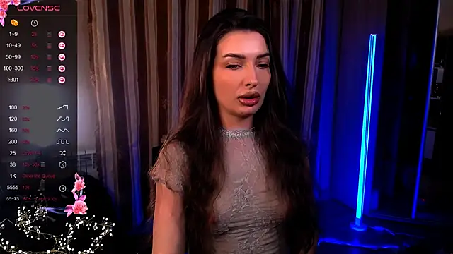 Snapshot of Laura_Bess chatting on 06-21-26, 04:35 Laura Bess online show from 06-21-26, 04:35