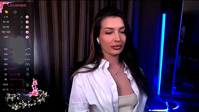 Snapshot of Laura_Bess chatting on 05-06-26, 08:13 Laura Bess online show from 05-06-26, 08:13