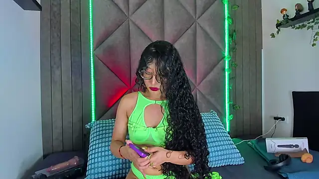 BriaConner  online show from 01-14-26, 02:59