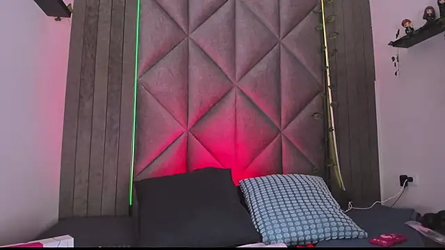 BriaConner  online show from 11-22-25, 02:43