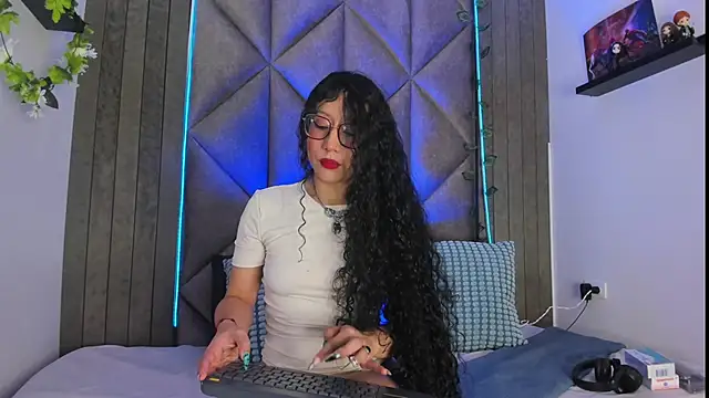 BriaConner  online show from 10-17-25, 02:48