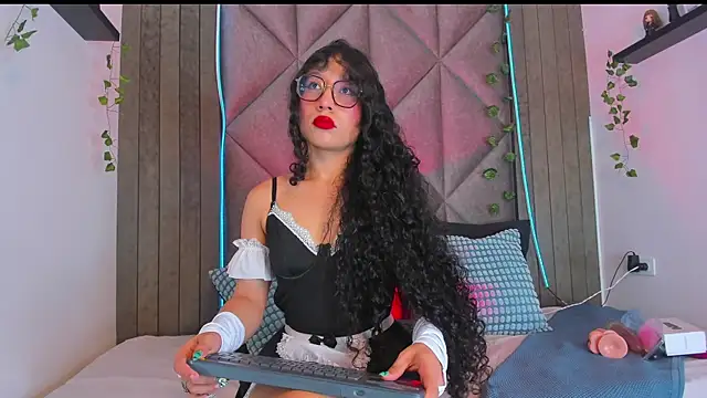 BriaConner  online show from 11-10-25, 02:05