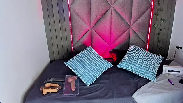 Snapshot of BriaConner_ chatting on 02-20-26, 02:52 BriaConner online show from 02-20-26, 02:52