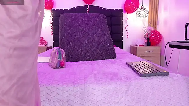 Snapshot of FULL_TENTATION_ chatting on 02-13-26, 08:03 FULL TENTATION online show from 02-13-26, 08:03