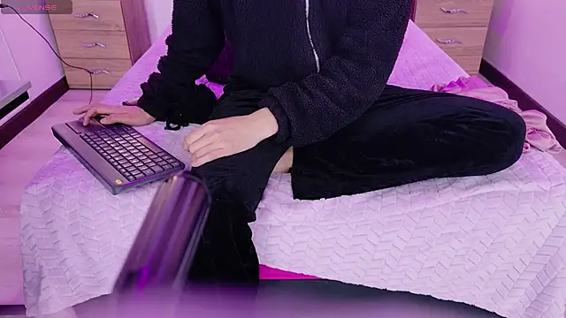 Snapshot of FULL_TENTATION_ chatting on 02-14-26, 02:12 FULL TENTATION online show from 02-14-26, 02:12