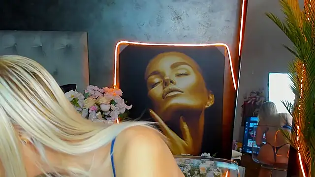 Snapshot of glossy_blondegirl chatting on 09-26-25, 06:04 glossy blondegirl online show from 09-26-25, 06:04