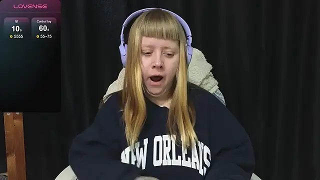 Snapshot of June_shy0 chatting on 02-15-26, 08:02 June shy0 online show from 02-15-26, 08:02