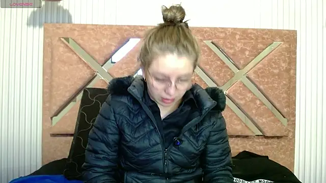 Snapshot of _isaabellaa chatting on 06-07-26, 10:42 isaabellaa online show from 06-07-26, 10:42