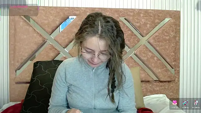 Snapshot of _isaabellaa chatting on 05-17-26, 01:11 isaabellaa online show from 05-17-26, 01:11