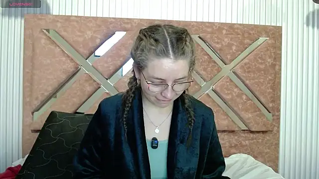 Snapshot of _isaabellaa chatting on 05-23-26, 01:32 isaabellaa online show from 05-23-26, 01:32