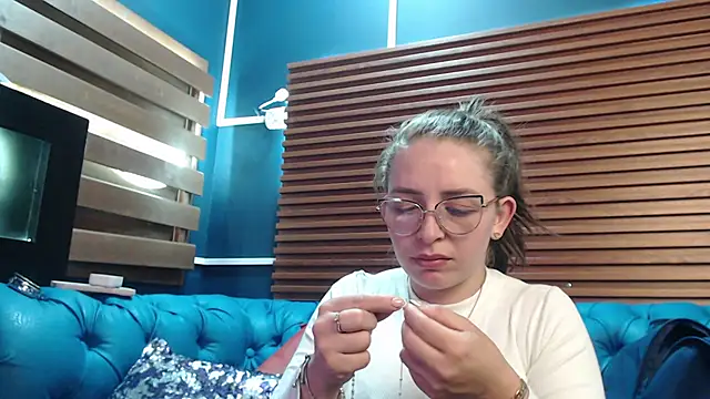  isaabellaa online show from 02-17-25, 05:44