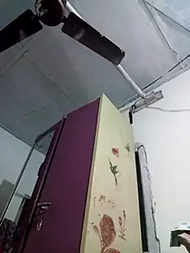 Snapshot of Queen_suman chatting on 12-21-24, 02:04 Queen suman online show from 12-21-24, 02:04