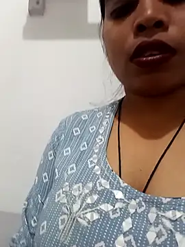 Snapshot of Queen_suman chatting on 02-16-26, 04:11 Queen suman online show from 02-16-26, 04:11