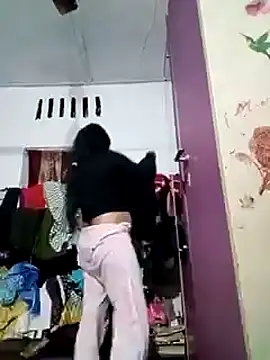 Snapshot of Queen_suman chatting on 01-17-25, 05:11 Queen suman online show from 01-17-25, 05:11