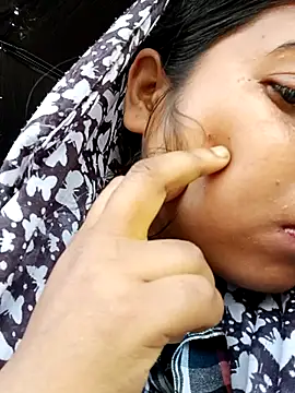 Snapshot of Queen_suman chatting on 03-21-26, 07:20 Queen suman online show from 03-21-26, 07:20