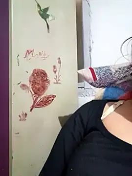 Snapshot of Queen_suman chatting on 01-03-25, 04:33 Queen suman online show from 01-03-25, 04:33