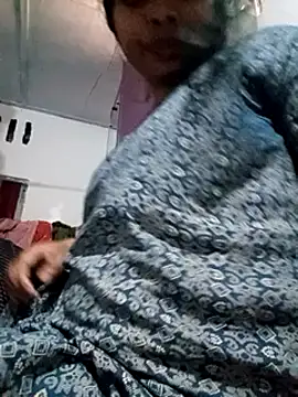 Snapshot of Queen_suman chatting on 03-07-25, 05:29 Queen suman online show from 03-07-25, 05:29