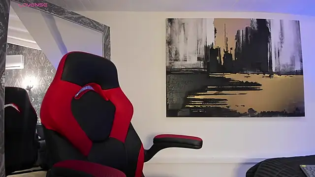 AriRobert  online show from 10-24-25, 04:22