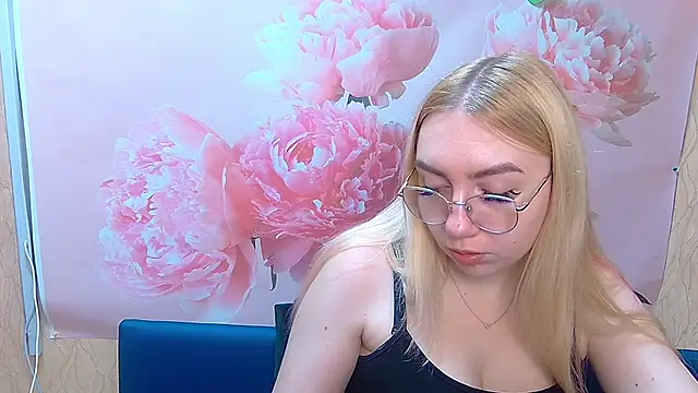 Snapshot of BeatriceFly chatting on 09-09-25, 05:39 BeatriceFly online show from 09-09-25, 05:39