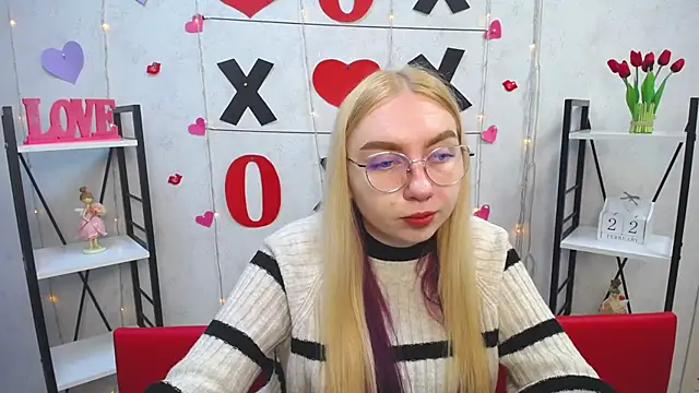 Snapshot of BeatriceFly chatting on 02-22-25, 12:40 BeatriceFly online show from 02-22-25, 12:40