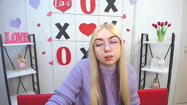 Snapshot of BeatriceFly chatting on 02-27-25, 06:13 BeatriceFly online show from 02-27-25, 06:13