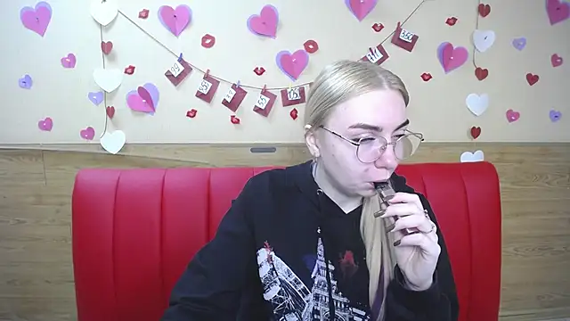 Snapshot of BeatriceFly chatting on 03-01-25, 06:35 BeatriceFly online show from 03-01-25, 06:35