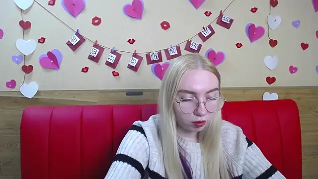 Snapshot of BeatriceFly chatting on 02-20-25, 03:19 BeatriceFly online show from 02-20-25, 03:19