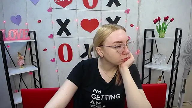 Snapshot of BeatriceFly chatting on 03-22-25, 06:11 BeatriceFly online show from 03-22-25, 06:11