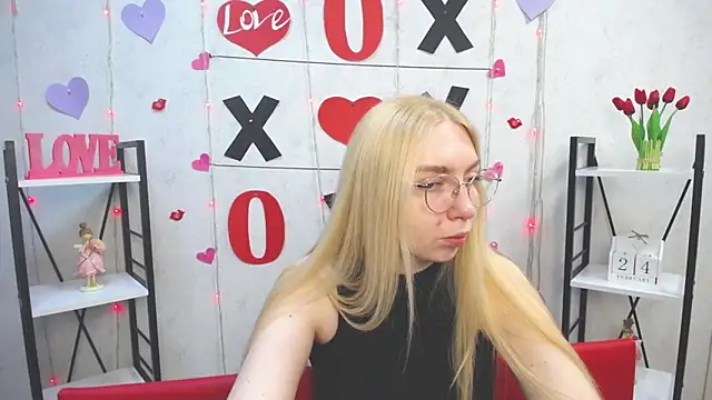 Snapshot of BeatriceFly chatting on 02-24-25, 12:16 BeatriceFly online show from 02-24-25, 12:16