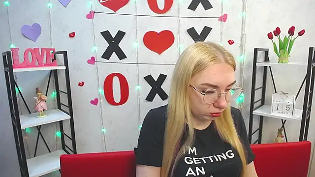 Snapshot of BeatriceFly chatting on 03-15-25, 03:59 BeatriceFly online show from 03-15-25, 03:59