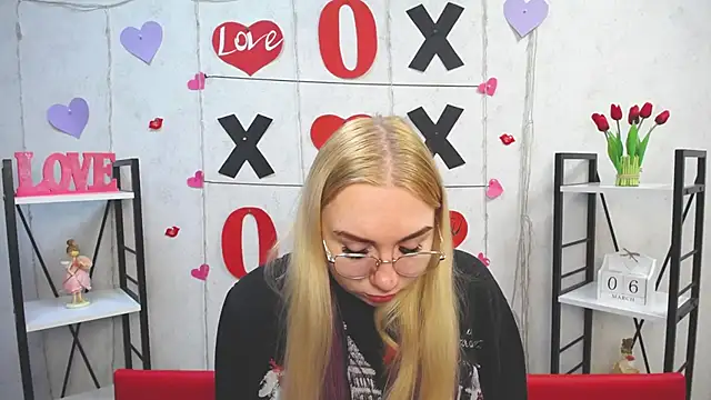 Snapshot of BeatriceFly chatting on 03-06-25, 01:46 BeatriceFly online show from 03-06-25, 01:46