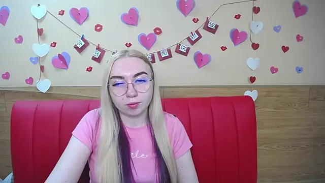 Snapshot of BeatriceFly chatting on 02-28-25, 03:26 BeatriceFly online show from 02-28-25, 03:26