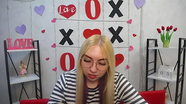 Snapshot of BeatriceFly chatting on 03-05-25, 03:29 BeatriceFly online show from 03-05-25, 03:29