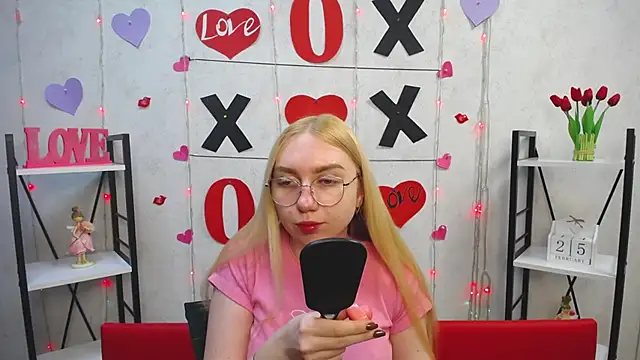 Snapshot of BeatriceFly chatting on 02-25-25, 03:42 BeatriceFly online show from 02-25-25, 03:42