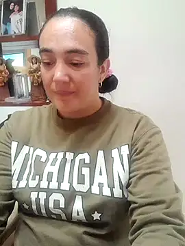 skayhot  online show from 10-25-25, 02:07