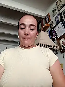 Snapshot of skayhot_ chatting on 02-05-25, 01:33 skayhot online show from 02-05-25, 01:33