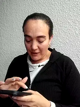Snapshot of skayhot_ chatting on 09-29-25, 01:06 skayhot online show from 09-29-25, 01:06