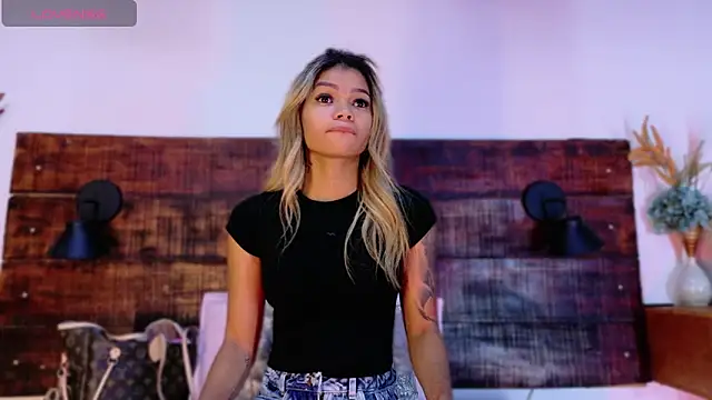 Snapshot of Celeste_sanz chatting on 02-25-26, 10:04 Celeste sanz online show from 02-25-26, 10:04