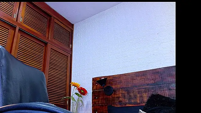 Snapshot of Celeste_sanz chatting on 10-15-25, 10:12 Celeste sanz online show from 10-15-25, 10:12