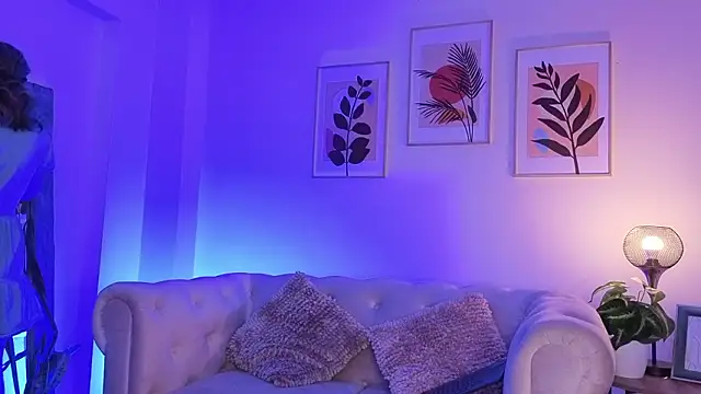 DahianaWalcott online show from 02-10-26, 07:24