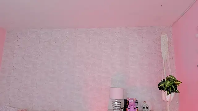 Snapshot of DahianaWalcott chatting on 03-19-25, 11:03 DahianaWalcott online show from 03-19-25, 11:03