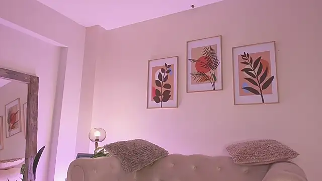 DahianaWalcott online show from 04-10-26, 03:19