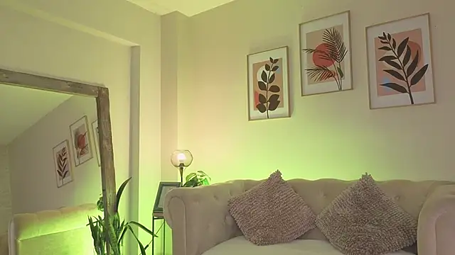 DahianaWalcott online show from 04-13-26, 07:18