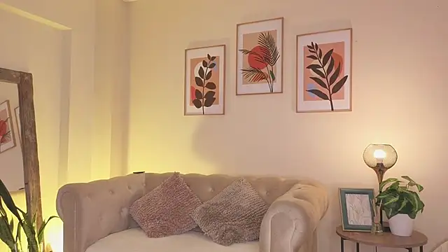 DahianaWalcott online show from 04-16-26, 05:25