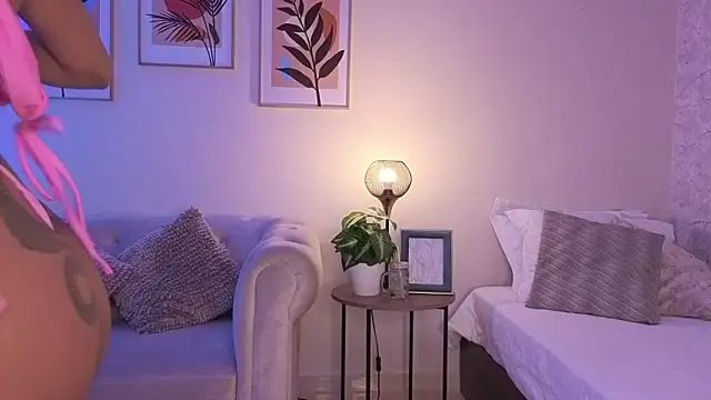 DahianaWalcott online show from 02-19-26, 05:21