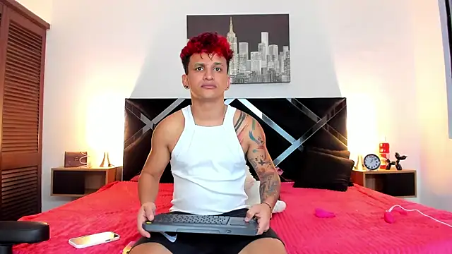 Snapshot of toyboys1 chatting on 05-15-26, 03:59 toyboys1 online show from 05-15-26, 03:59
