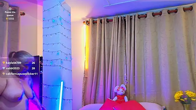 girl amada online show from 12-13-25, 08:04